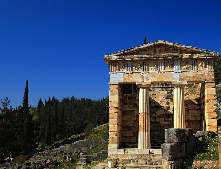 One Day Tour to Delphi